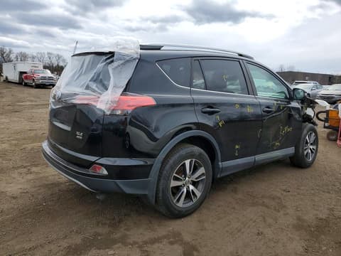 2018 Toyota RAV4, VIN 2T3RFREV6JW722343. Фото 3 з 6 з аукціону Copart. Каталог авто зі США OpenDataCar.