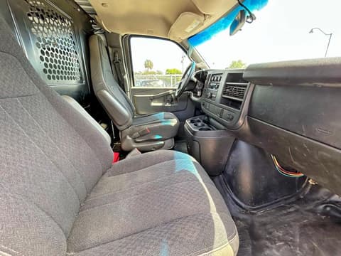 2018 Gmc Savana, VIN 1GTW7AFG2J1909739. Фото 5 з 6 з аукціону Copart. Каталог авто зі США OpenDataCar.