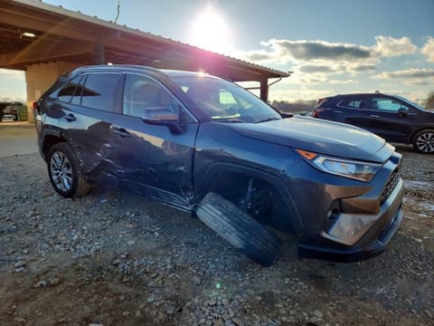 2021 Toyota RAV4, VIN 2T3C1RFV4MC139973. Фото 4 з 6 з аукціону Copart. Каталог авто зі США OpenDataCar.