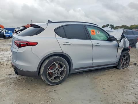 2022 Alfa romeo Stelvio, VIN ZASPAKBN0N7D46121. Фото 3 з 6 з аукціону Copart. Каталог авто зі США OpenDataCar.