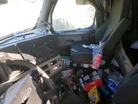 2020 Freightliner Cascadia, VIN 3AKJHPDV3LSMD8261. Фото 5 из 6 с аукциона Copart. Каталог авто из США OpenDataCar.