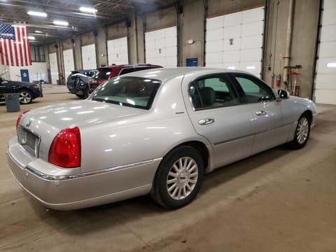 2004 Lincoln Town Car, VIN 1LNHM81WX4Y671476. Zdjęcie 3 z 6 z aukcji Copart. Katalog aut z USA OpenDataCar.