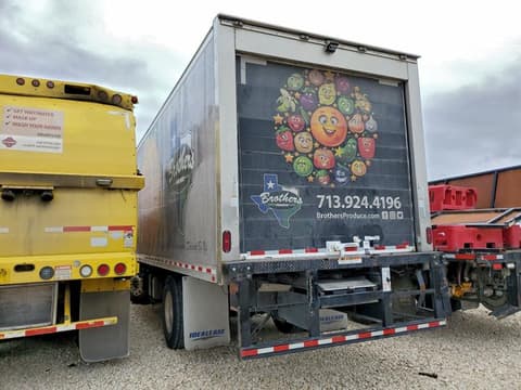 2023 Isuzu FTR, VIN 54DK6S1F2PSA52006. Zdjęcie 3 z 6 z aukcji Copart. Katalog aut z USA OpenDataCar.