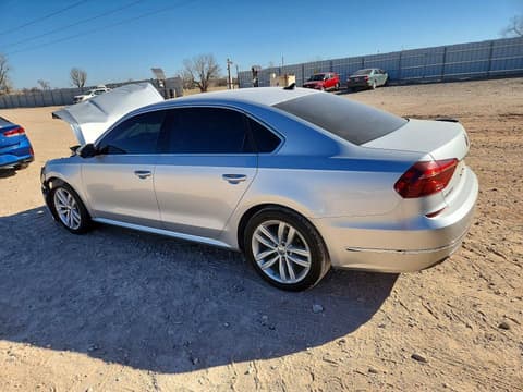 2018 Volkswagen Passat, VIN 1VWBA7A30JC008331. Фото 2 з 6 з аукціону Copart. Каталог авто зі США OpenDataCar.