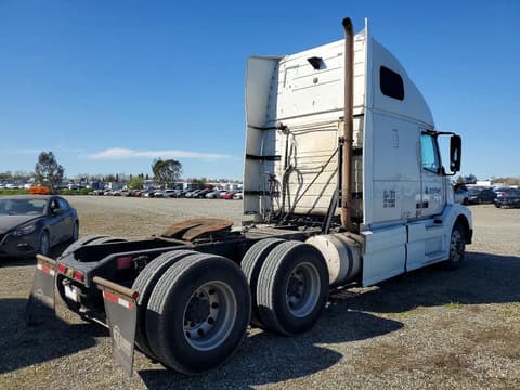 2014 Volvo VNL, VIN 4V4NC9EH7EN174971. Фото 4 з 6 з аукціону Copart. Каталог авто зі США OpenDataCar.