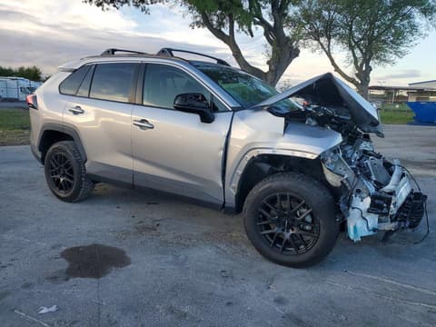 2021 Toyota RAV4, VIN 2T3H1RFV0MC104675. Фото 4 з 6 з аукціону Copart. Каталог авто зі США OpenDataCar.