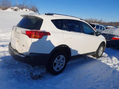 2015 Toyota RAV4, VIN JTMBFREV7FD124400. Фото 3 з 6 з аукціону Copart. Каталог авто зі США OpenDataCar.