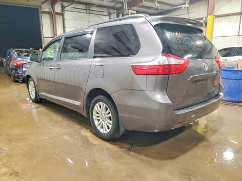 2017 Toyota Sienna, VIN 5TDYZ3DC7HS780361. Фото 2 з 6 з аукціону Copart. Каталог авто зі США OpenDataCar.