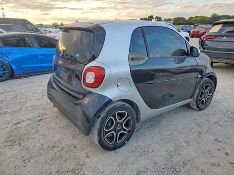 2016 Smart Fortwo, VIN WMEFJ5DA1GK077614. Фото 3 з 6 з аукціону Copart. Каталог авто зі США OpenDataCar.