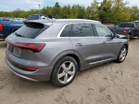 2019 Audi e-tron, VIN WA1LAAGE8KB024677. Фото 3 из 6 с аукциона Copart. Каталог авто из США OpenDataCar.
