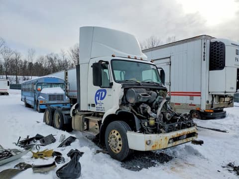 2020 Volvo VNR, VIN 4V4WC9EHXLN269946. Zdjęcie 1 z 6 z aukcji Copart. Katalog aut z USA OpenDataCar.