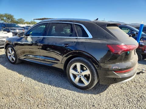 2019 Audi e-tron, VIN WA1LAAGE9KB024428. Фото 2 з 6 з аукціону Copart. Каталог авто зі США OpenDataCar.