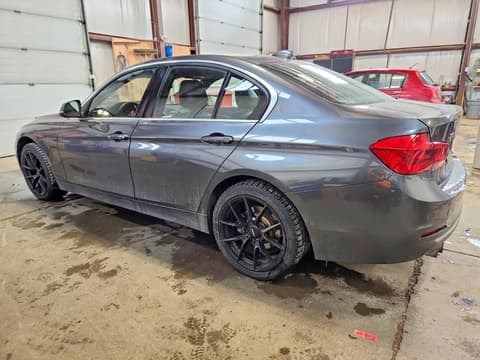 2017 Bmw 3 Series, VIN WBA8D9G32HNU64317. Фото 2 з 6 з аукціону Copart. Каталог авто зі США OpenDataCar.