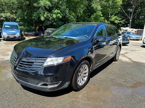 2017 Lincoln MKT, VIN 2LMHJ5NK3HBL01668. Фото 2 из 6 с аукциона Copart. Каталог авто из США OpenDataCar.