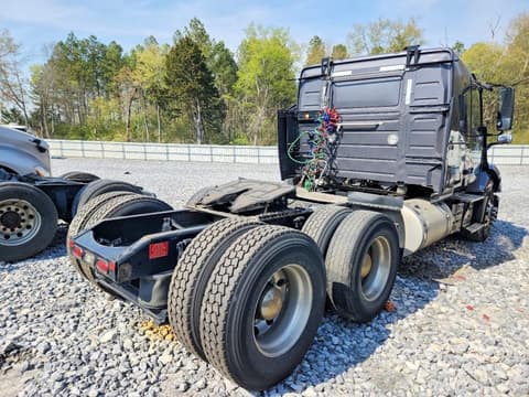 2022 Volvo VNL, VIN 4V4NC9EH1NN606714. Фото 4 з 6 з аукціону Copart. Каталог авто зі США OpenDataCar.