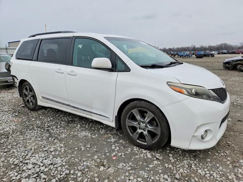 2017 Toyota Sienna, VIN 5TDXZ3DC8HS798671. Фото 4 з 6 з аукціону Copart. Каталог авто зі США OpenDataCar.