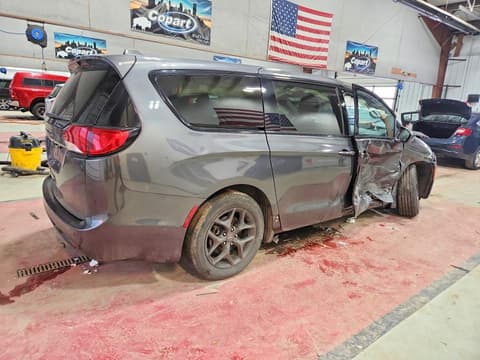2018 Chrysler Pacifica, VIN 2C4RC1FG5JR306160. Photo 3 of 6 from Copart auction. OpenDataCar US salvage catalog.