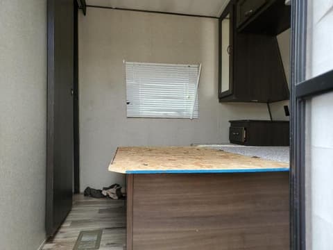 2018 Keystone Springdale, VIN 4YDT28025J3105556. Фото 5 з 6 з аукціону Copart. Каталог авто зі США OpenDataCar.