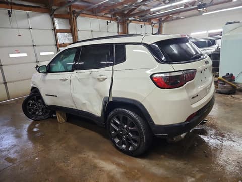 2021 Jeep Compass, VIN 3C4NJDEB8MT532657. Фото 2 из 6 с аукциона Copart. Каталог авто из США OpenDataCar.