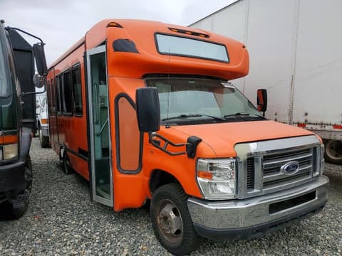 2017 Ford Econoline, VIN 1FDEE3FS2HDC55833. Zdjęcie 1 z 6 z aukcji Copart. Katalog aut z USA OpenDataCar.