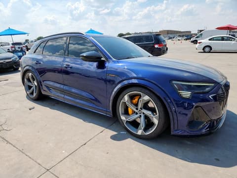 2022 Audi e-tron S, VIN WA1VCBGE2NB023876. Фото 4 з 6 з аукціону Copart. Каталог авто зі США OpenDataCar.