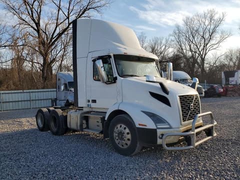 2020 Volvo VNR, VIN 4V4WC9EG8LN266731. Zdjęcie 1 z 6 z aukcji Copart. Katalog aut z USA OpenDataCar.