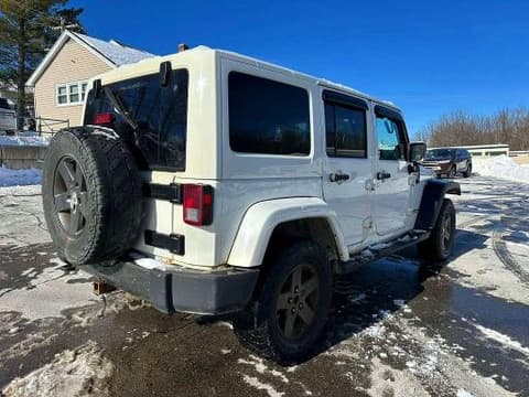 2011 Jeep Wrangler Unlimited, VIN 1J4BA3H12BL634037. Фото 3 из 6 с аукциона Copart. Каталог авто из США OpenDataCar.