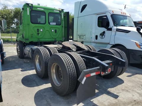 2021 Freightliner Cascadia, VIN 1FUJHTDV8MLMM8326. Фото 3 з 6 з аукціону Copart. Каталог авто зі США OpenDataCar.