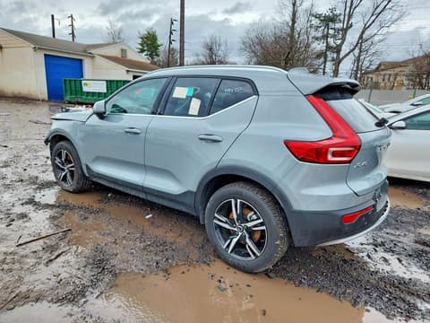 2025 Volvo XC40, VIN YV4L12UJ0S2569606. Фото 2 из 6 с аукциона Copart. Каталог авто из США OpenDataCar.