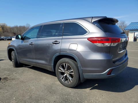 2017 Toyota Highlander, VIN 5TDBZRFH3HS427097. Фото 2 из 6 с аукциона Copart. Каталог авто из США OpenDataCar.