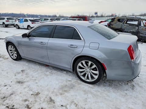 2018 Chrysler 300, VIN 2C3CCAAG8JH253980. Фото 2 з 6 з аукціону Copart. Каталог авто зі США OpenDataCar.
