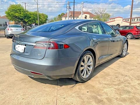 2013 Tesla Model S, VIN 5YJSA1CN5DFP30142. Фото 4 з 6 з аукціону Copart. Каталог авто зі США OpenDataCar.