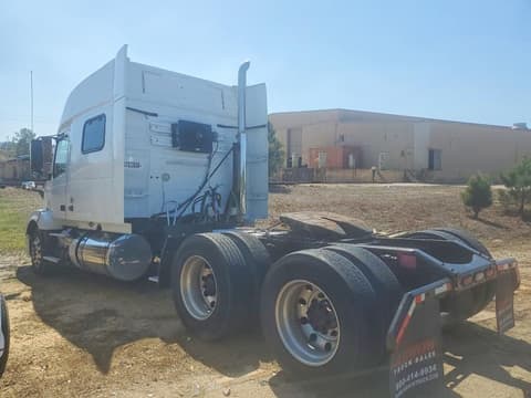 2016 Volvo VN, VIN 4V4NC9EH3GN951973. Фото 3 з 6 з аукціону Copart. Каталог авто зі США OpenDataCar.