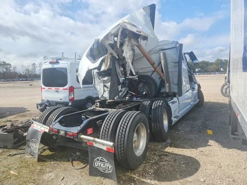 2021 Volvo VNL, VIN 4V4NC9EH1MN273185. Photo 4 of 6 from Copart auction. OpenDataCar US salvage catalog.