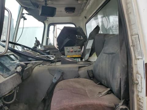 2002 Volvo Xpeditorwx, VIN 4V2DC6UE32N333958. Zdjęcie 5 z 6 z aukcji Copart. Katalog aut z USA OpenDataCar.