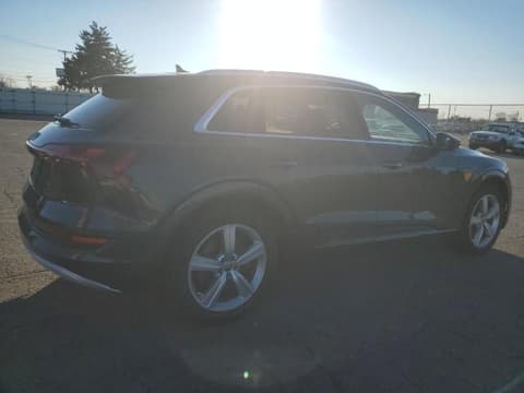 2019 Audi e-tron, VIN WA1VABGE7KB021655. Фото 3 з 6 з аукціону Copart. Каталог авто зі США OpenDataCar.