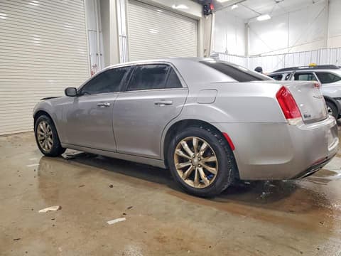 2016 Chrysler 300, VIN 2C3CCARG2GH270500. Фото 2 з 6 з аукціону Copart. Каталог авто зі США OpenDataCar.