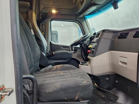 2024 Peterbilt 579, VIN 1XPBDP9X4RD897110. Photo 5 of 6 from Copart auction. OpenDataCar US salvage catalog.