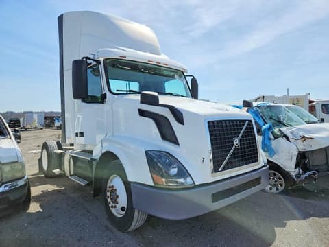 2017 Volvo VNL, VIN 4V4N39TG3HN988162. Фото 1 з 6 з аукціону Copart. Каталог авто зі США OpenDataCar.