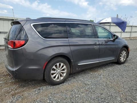 2017 Chrysler Pacifica, VIN 2C4RC1BG8HR660559. Фото 3 з 6 з аукціону Copart. Каталог авто зі США OpenDataCar.
