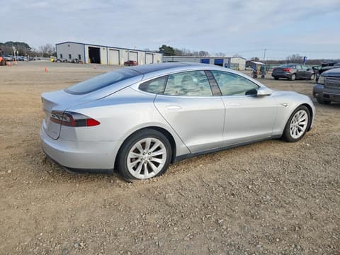 2016 Tesla Model S, VIN 5YJSA1E2XGF123791. Фото 3 з 6 з аукціону Copart. Каталог авто зі США OpenDataCar.