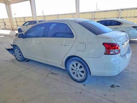 2011 Toyota Yaris, VIN JTDBT4K33B1398073. Фото 2 з 6 з аукціону Copart. Каталог авто зі США OpenDataCar.