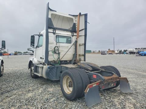 2017 Volvo VNL, VIN 4V4N39TGXHN987977. Фото 3 из 6 с аукциона Copart. Каталог авто из США OpenDataCar.