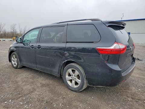 2017 Toyota Sienna, VIN 5TDKZ3DC3HS781562. Фото 2 з 6 з аукціону Copart. Каталог авто зі США OpenDataCar.