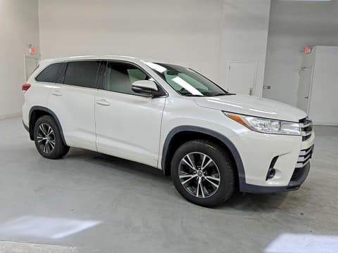 2018 Toyota Highlander, VIN 5TDBZRFHXJS812341. Zdjęcie 4 z 6 z aukcji Copart. Katalog aut z USA OpenDataCar.