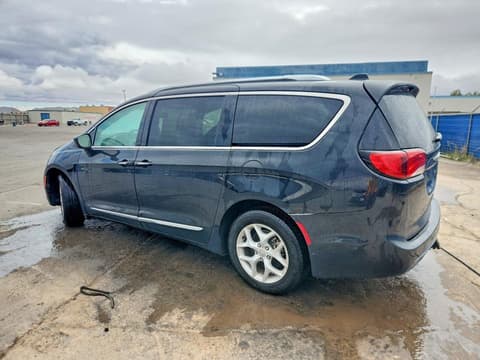 2017 Chrysler Pacifica, VIN 2C4RC1EGXHR833218. Фото 2 з 6 з аукціону Copart. Каталог авто зі США OpenDataCar.