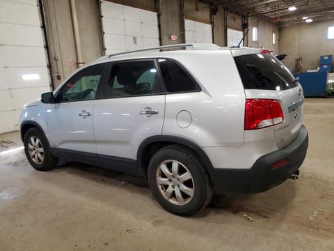 2013 Kia Sorento, VIN 5XYKTDA60DG418116. Фото 2 з 6 з аукціону Copart. Каталог авто зі США OpenDataCar.