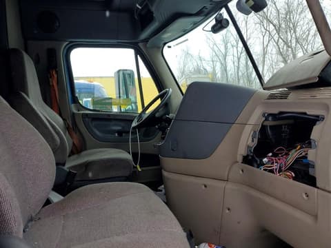 2017 Freightliner Cascadia 125, VIN 3AKJGLDRXHSHZ6695. Photo 5 of 6 from Copart auction. OpenDataCar US salvage catalog.