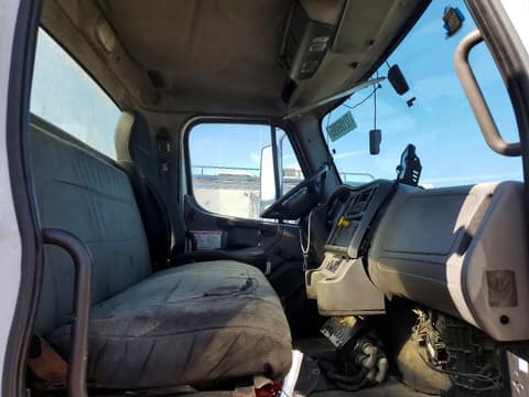 2010 Freightliner M2, VIN 1FVHCYBS6ADAS4098. Фото 5 з 6 з аукціону Copart. Каталог авто зі США OpenDataCar.