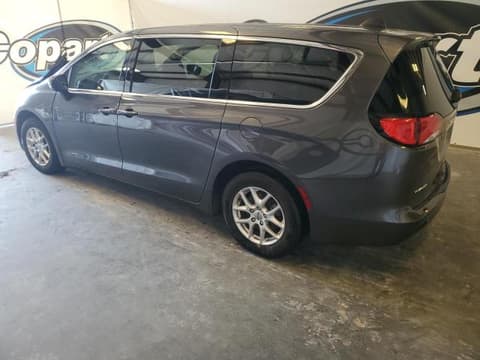 2023 Chrysler Voyager, VIN 2C4RC1CG5PR606181. Фото 2 из 6 с аукциона Copart. Каталог авто из США OpenDataCar.